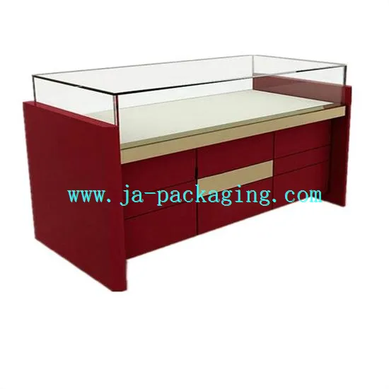 Red Wooden Showcase með skápum og skúffum